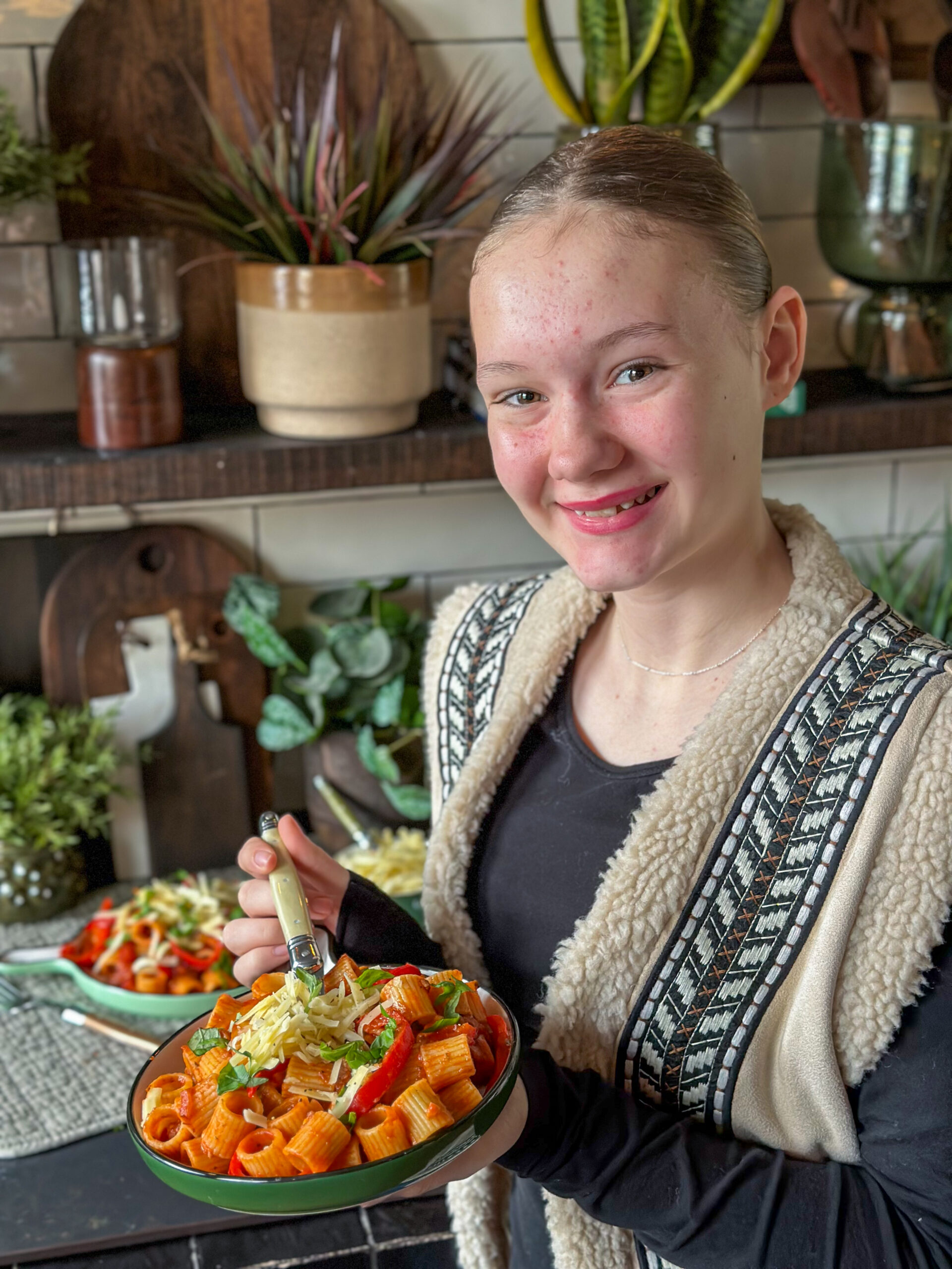 pasta met paprika en gehakt in tomatensaus