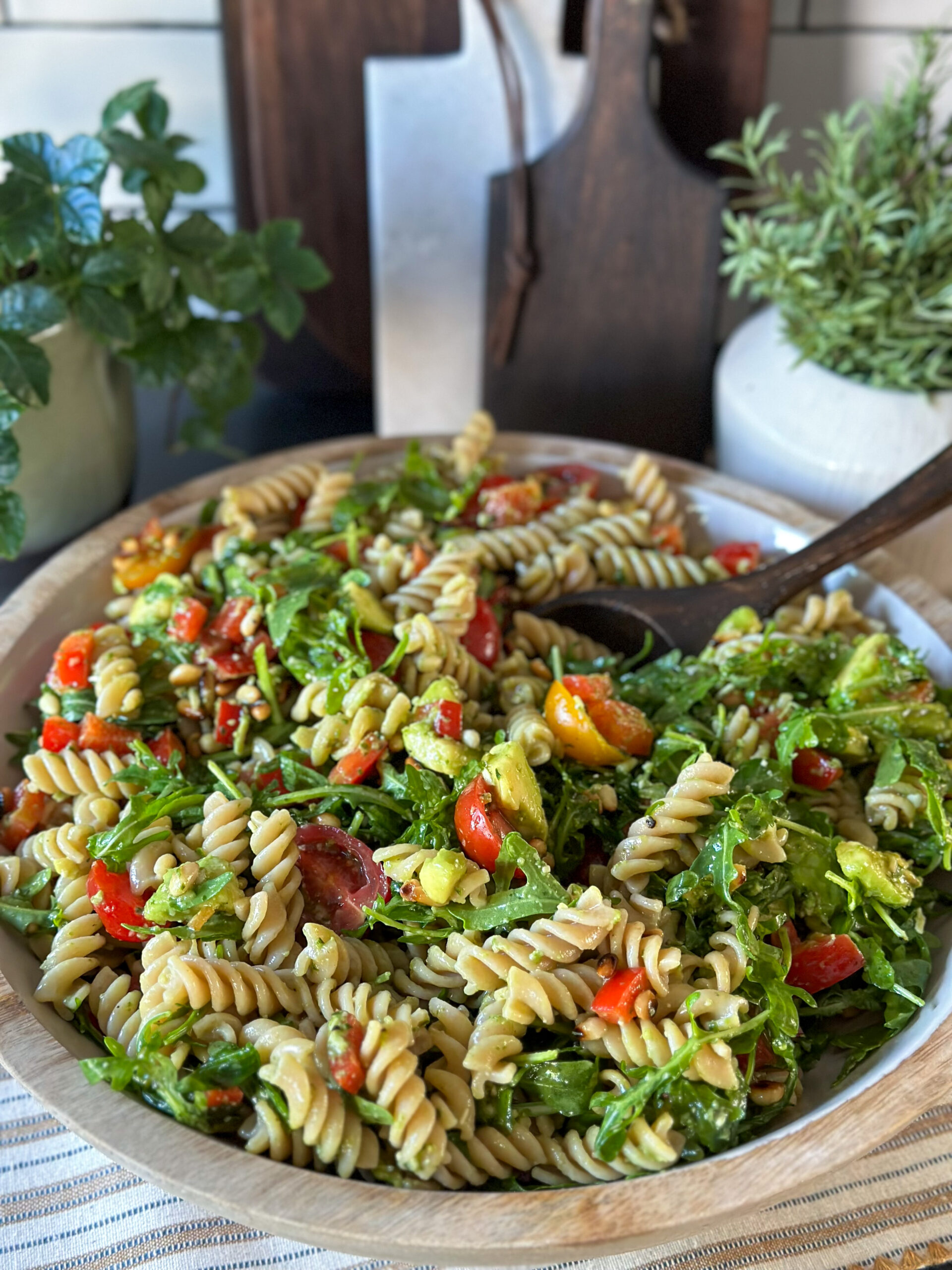 vegetarische pasta salade met pesto 