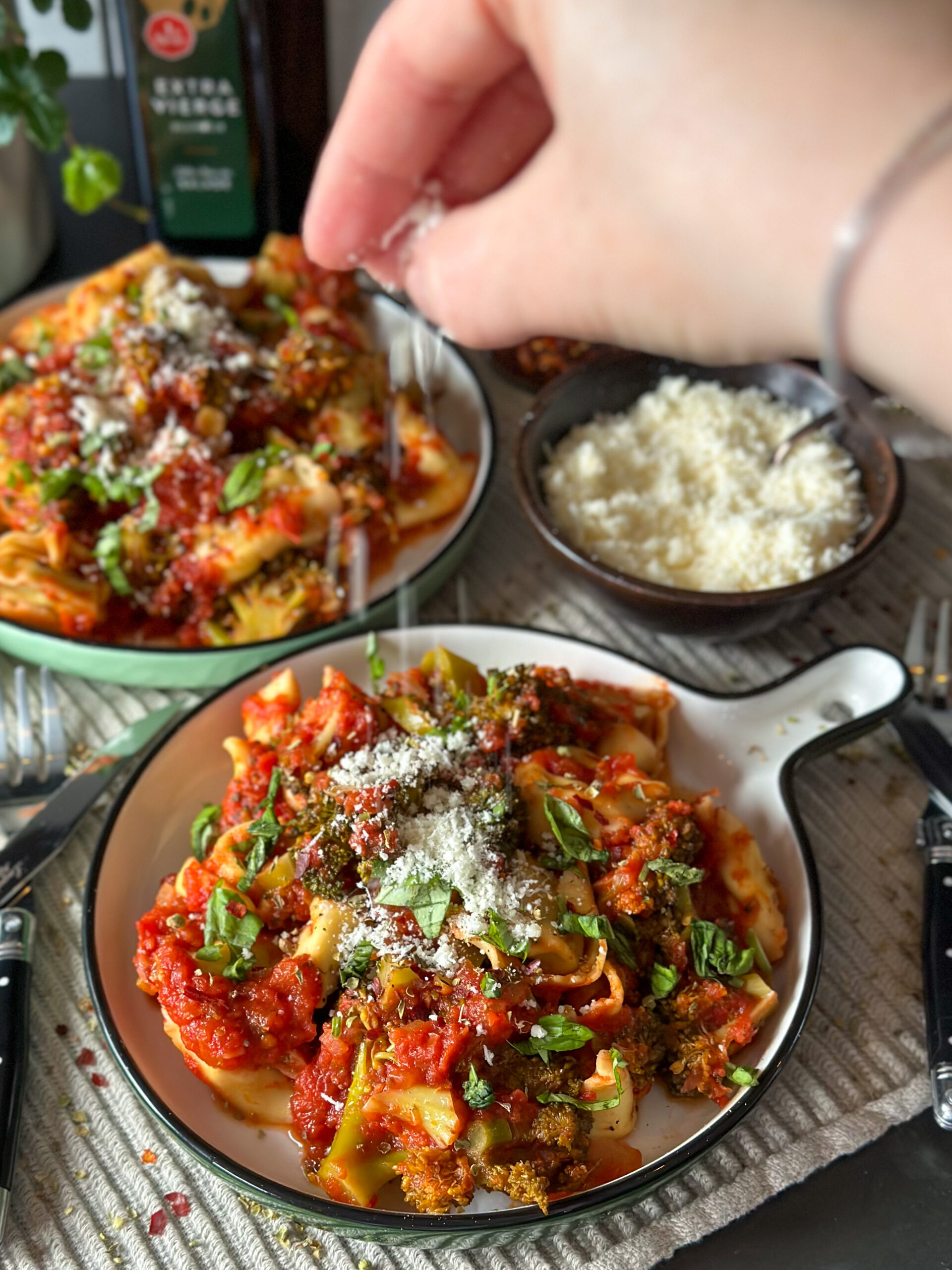 tortellini in tomatensaus met broccoli
