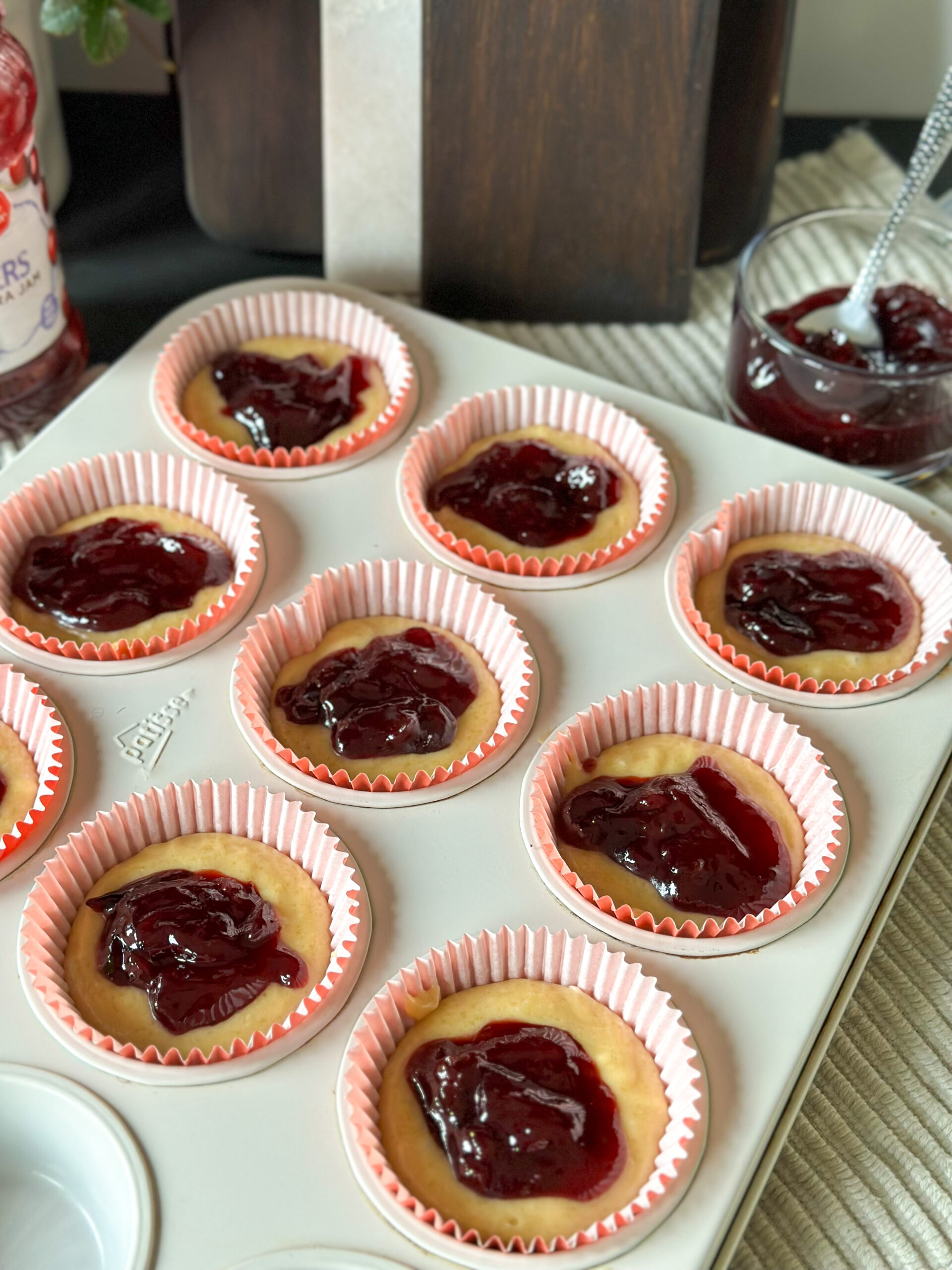 muffins met kersenjam maken