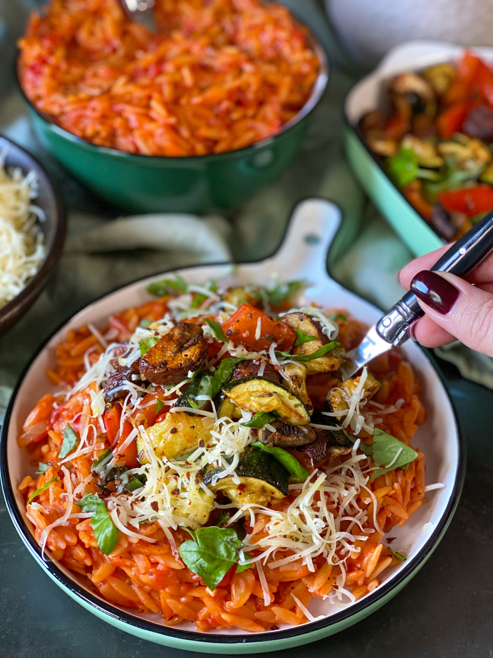 orzo in tomatensaus met gegrilde groenten