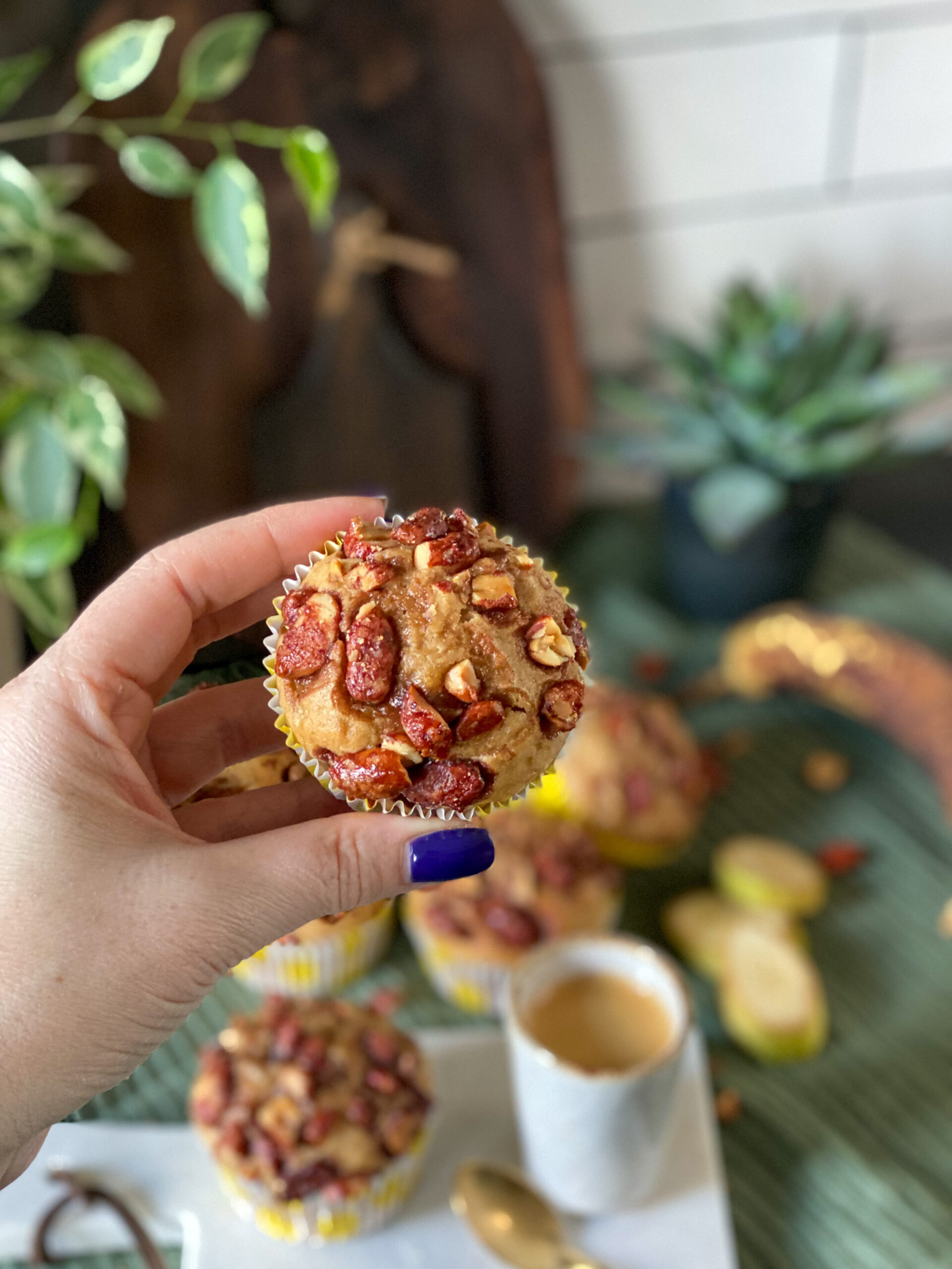 bananen cupcakes met koffie en suikerpinda's