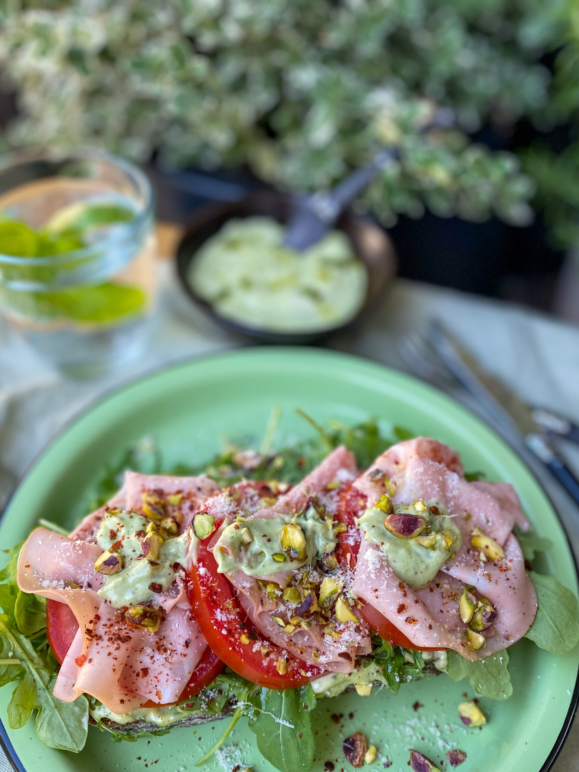 broodje met Mortadella en pistachenootjes