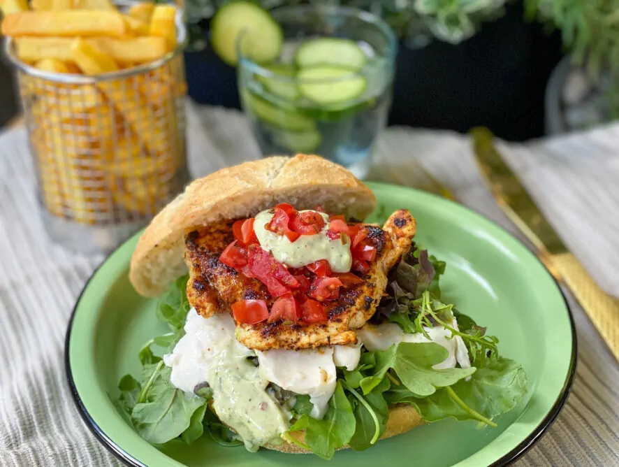 gegrilde kipburger met tomatensalsa