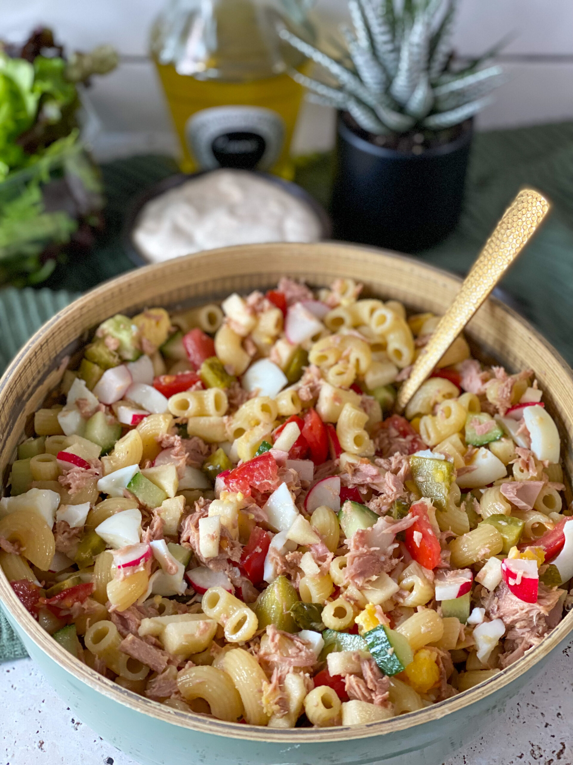 pastasalade met tonijn en gekookt ei 