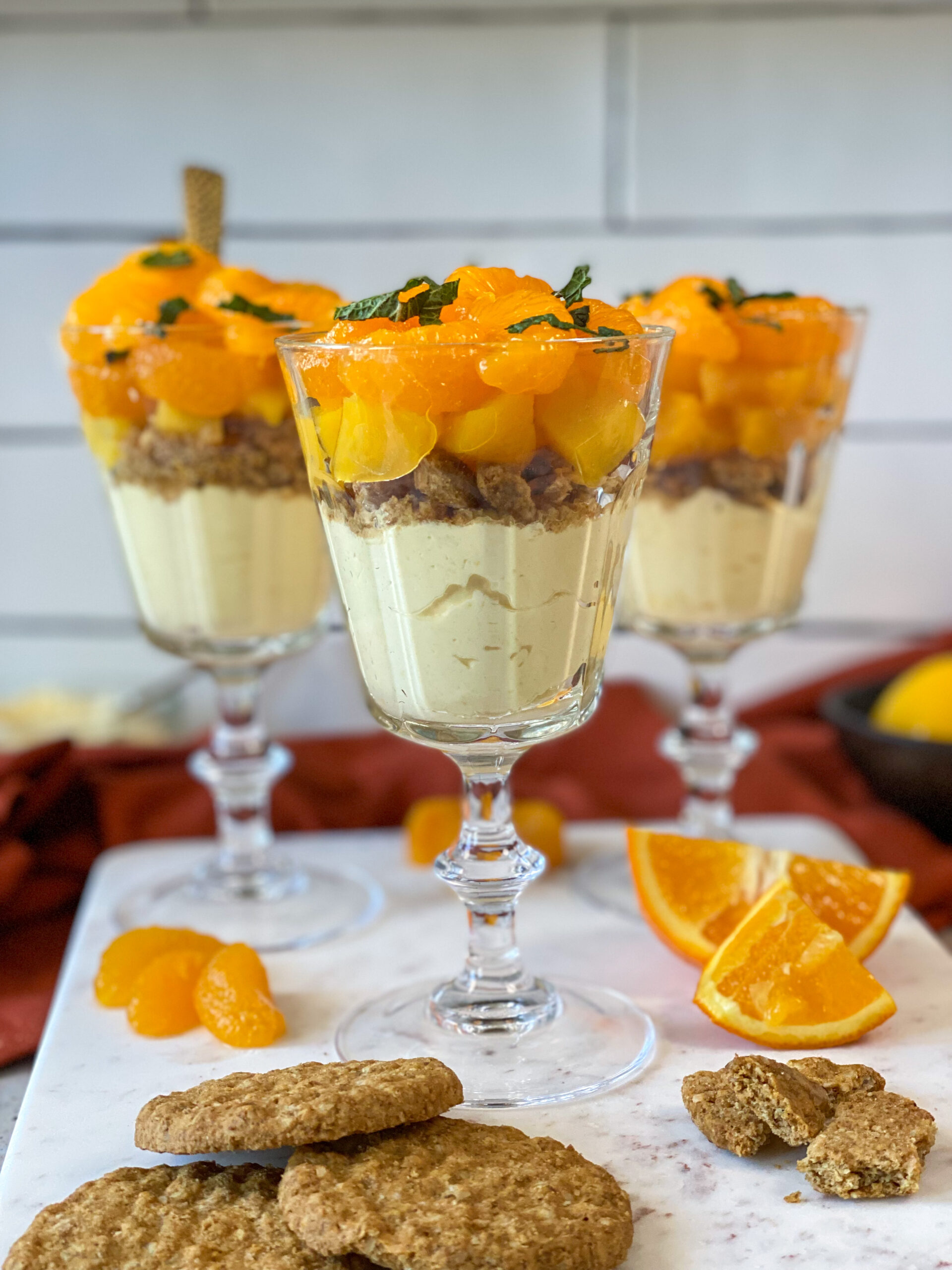 Koningsdag trifle met mandarijn, perzik en mango