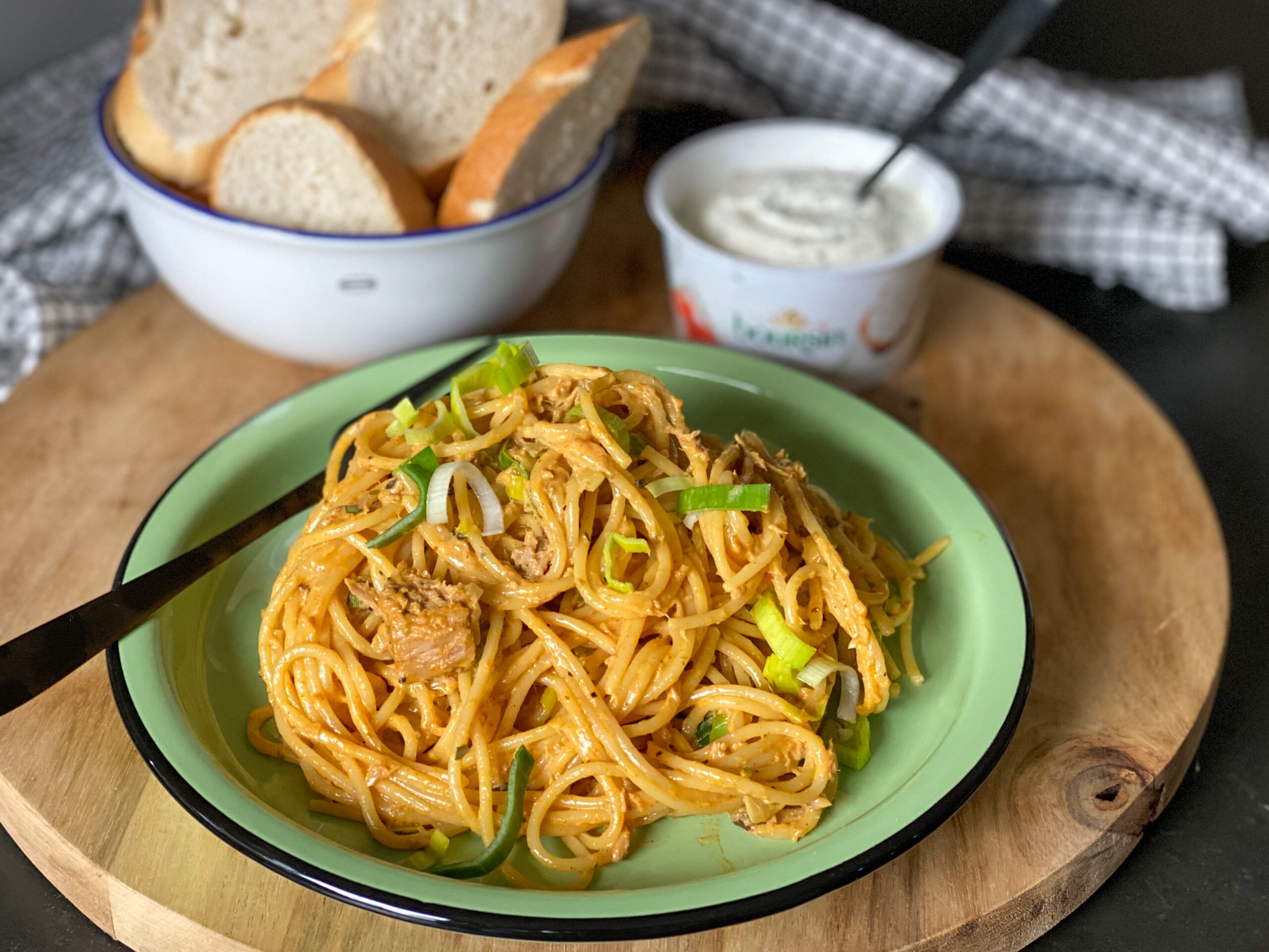 romige spaghetti met prei en tonijn