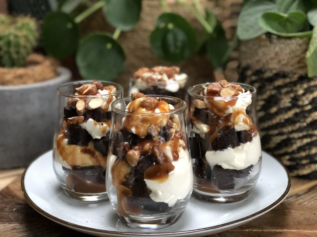 trifle met brownie en salted caramel