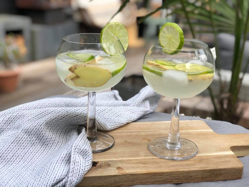 coctail met limoen likeur en gember