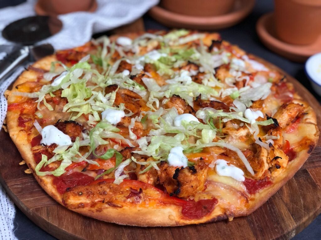 pizza met pikante kip