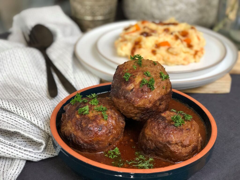 gehaktballen met kaas in jus