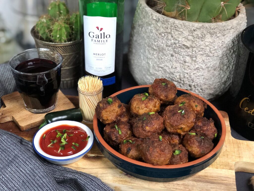 pittige borrel gehaktballetjes met cheddar en jalapeno