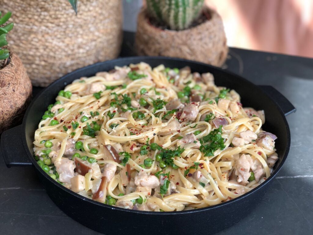 15 pasta recepten: pasta met romige kip en groente
