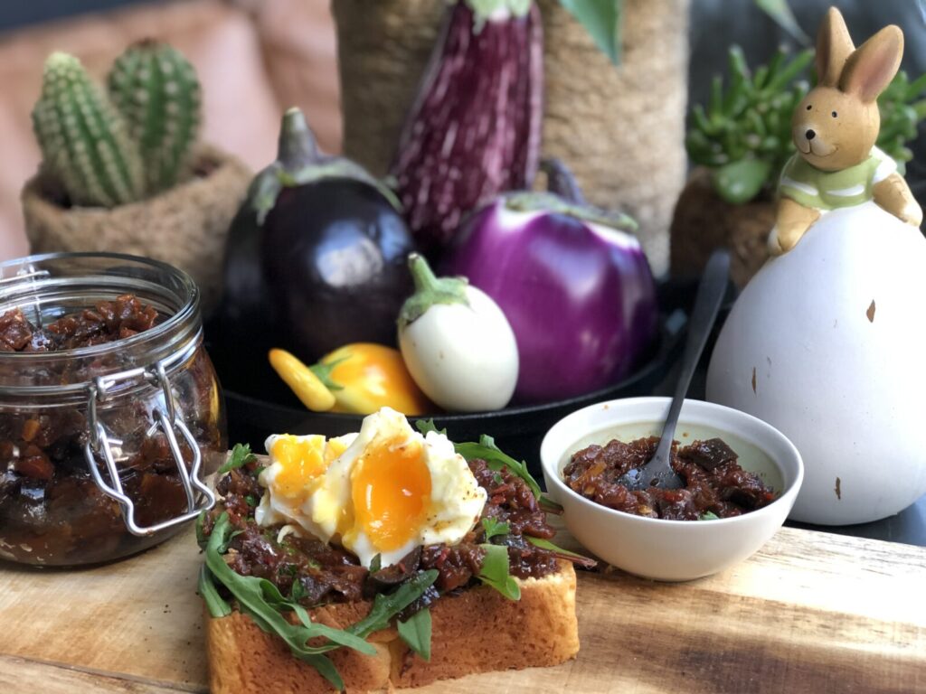 recept aubergine tomaten chutney maken. Lekker met het Paasontbijt.