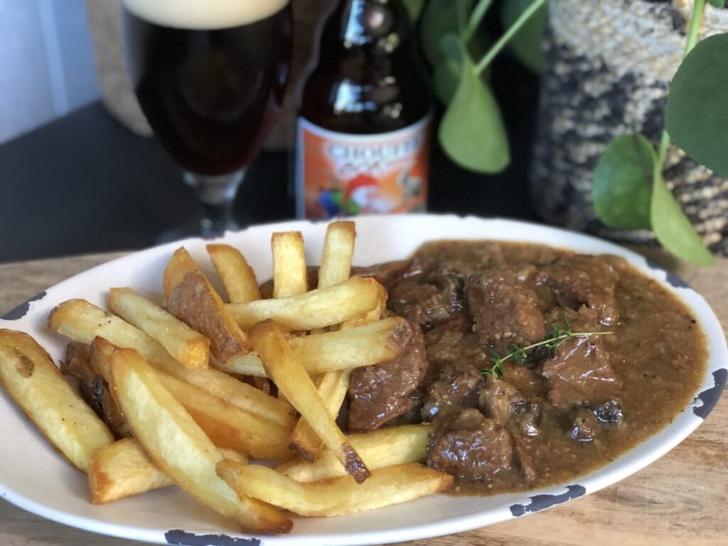 recept Vlaams stoofvlees in bier met mosterd en verse friet