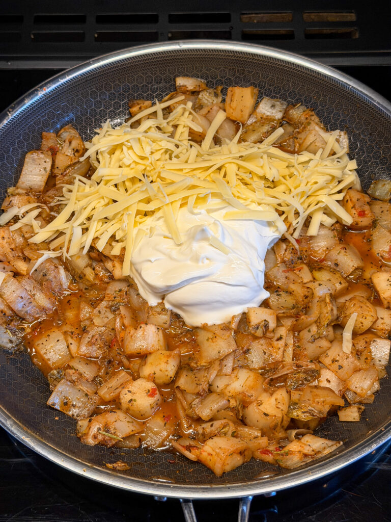 Stap 3 witlofstamppot creme fraiche kaas toevoegen