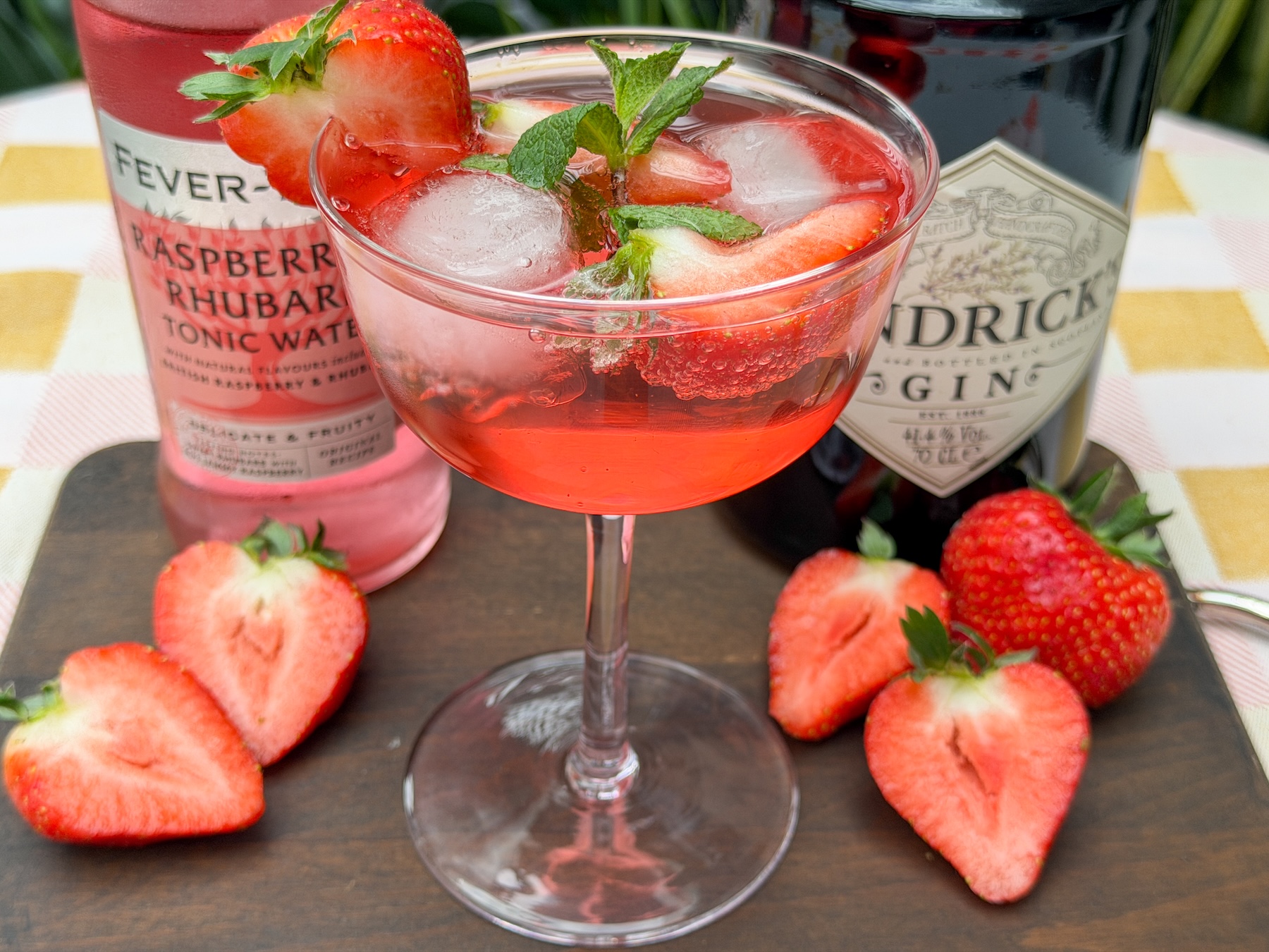 Aardbeien gin tonic