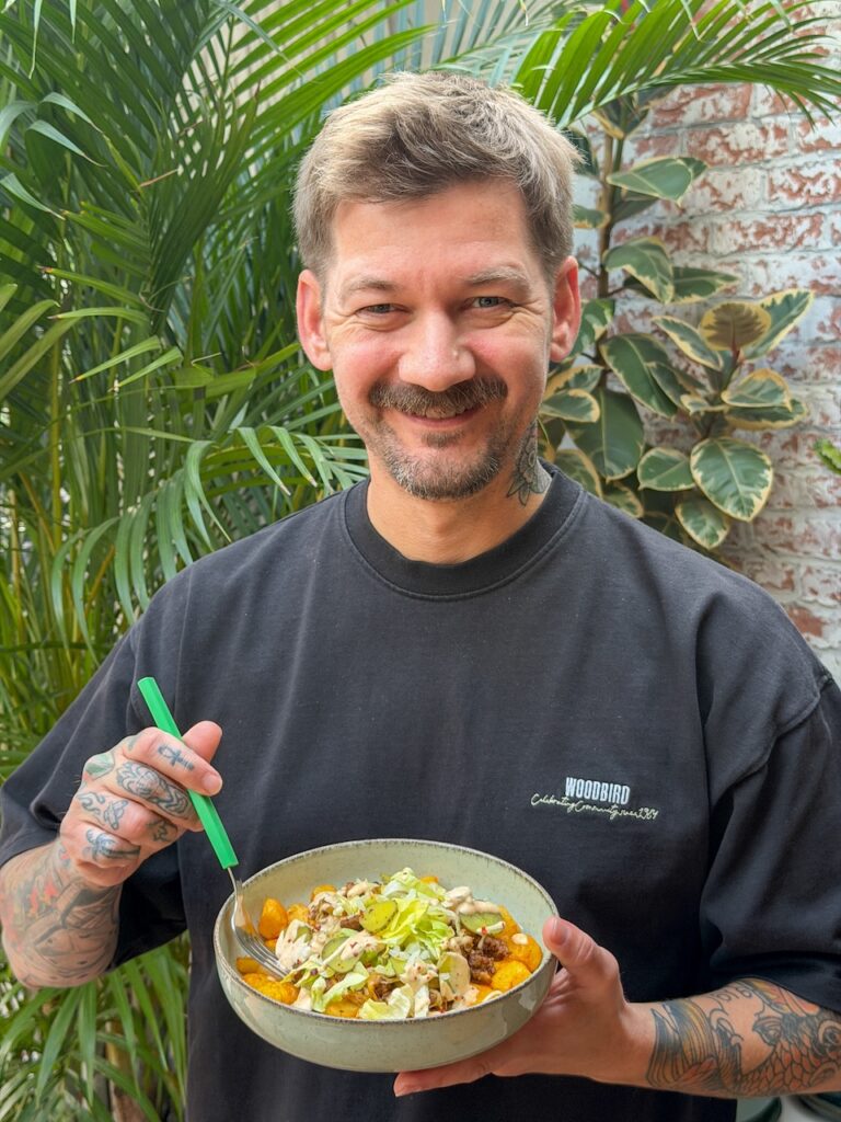 Jan Willem met een zelfgemaakte Big Mac bowl met krieltjes