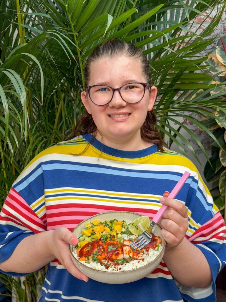 Beaudine met zalm uit de oven bowl met mangosalsa en rijst