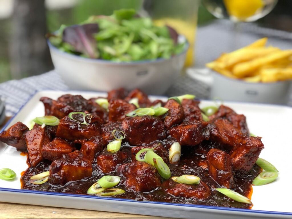 sticky chicken ofwel kip in cola, recept uit weekmenu 34 van familie over de kook