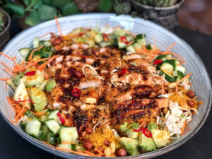 Thaise noedelsalade met pittige kip uit weekmenu 35 van Familie over de Kook