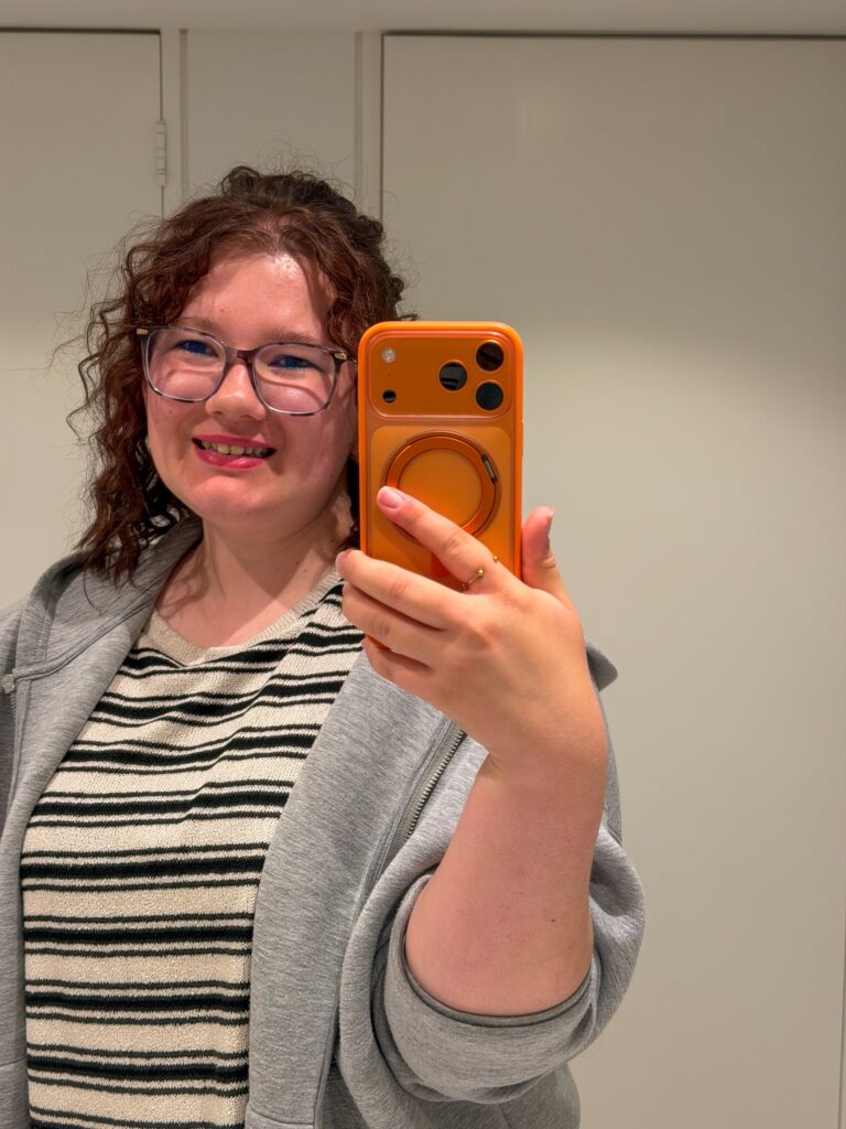 Beaudine spiegel selfie
