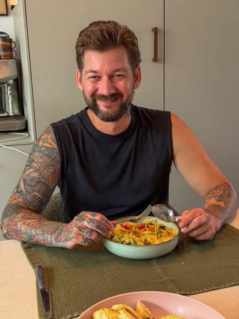 Jan Willem eet pasta