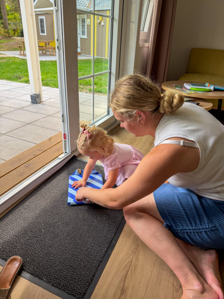 Soera geeft Jaylynn een cadeautje
