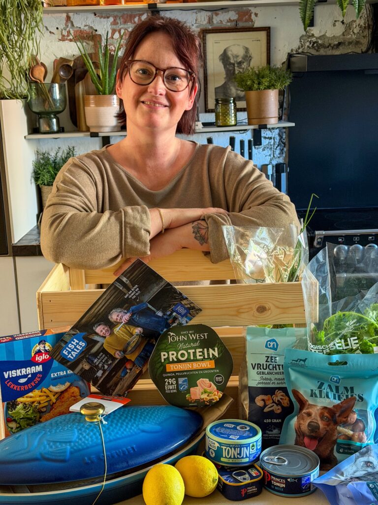 Marie Louise met een vis pakket