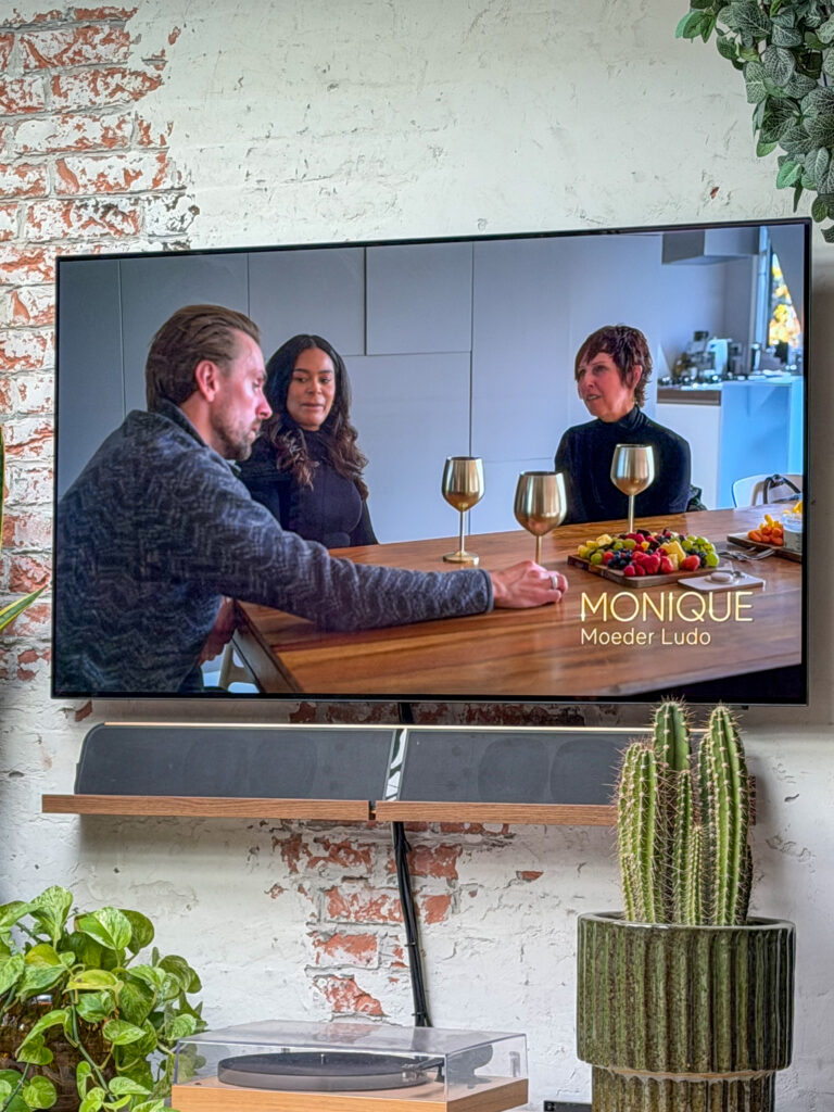 tv kijken: Love is blind nederland