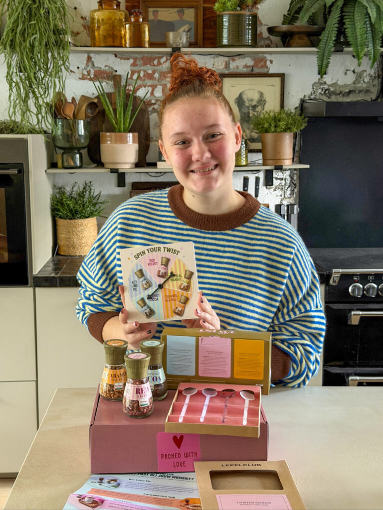 Amaranthe zoete kruiden pakket uitpakken