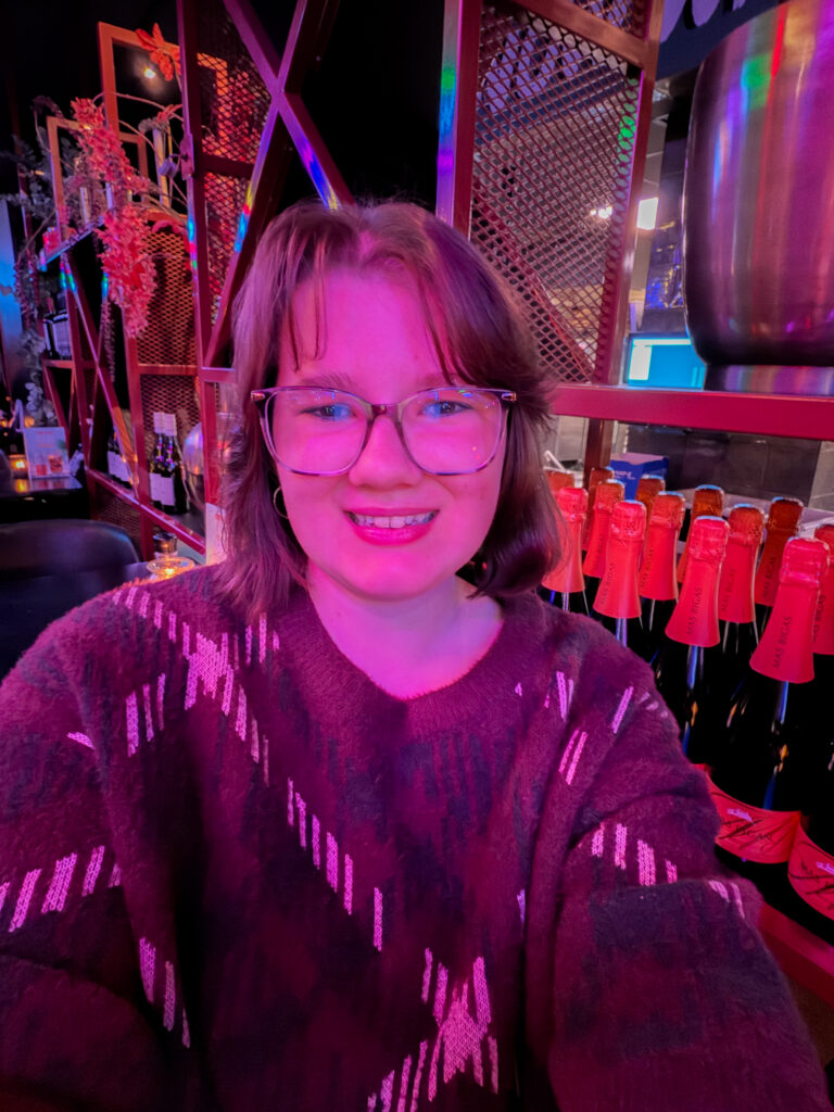 Beaudine selfie in restaurant