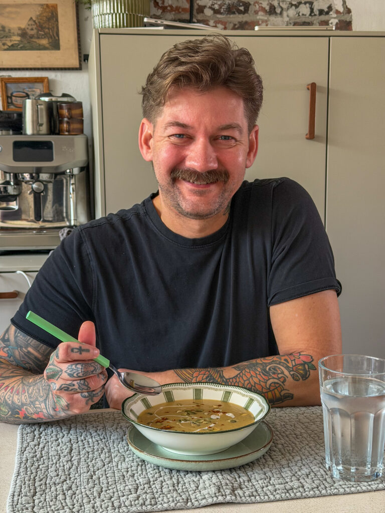 Jan Willem een soep aan tafel